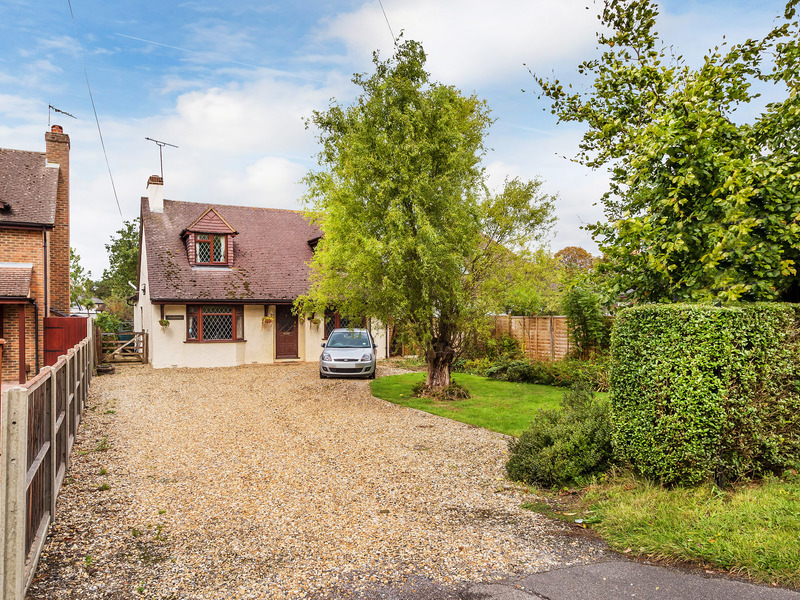 4 Bed House Detached For Sale in Horley